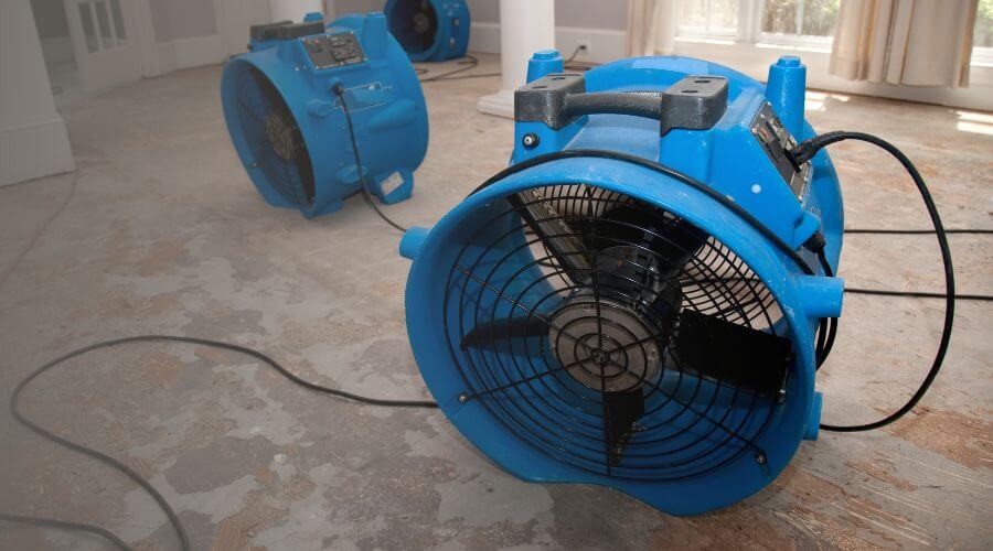 Why choose water damage restoration service for commercial flood cleanup in Manchester